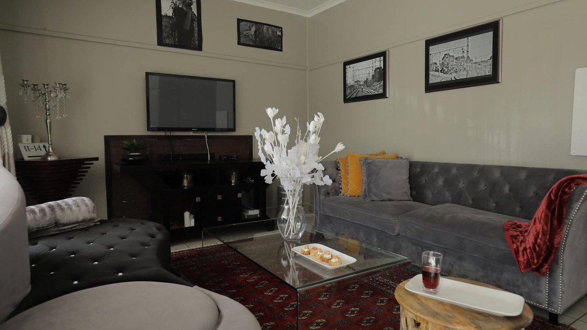 Emalahleni Cottage | Ledumo Lodge