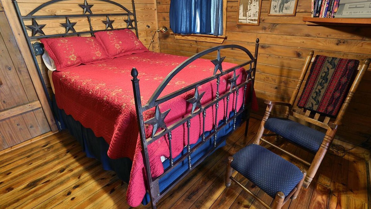 Pipe Creek Cabin | Lee Cabin at Country Accent Antiques, Pipe Creek, TX.