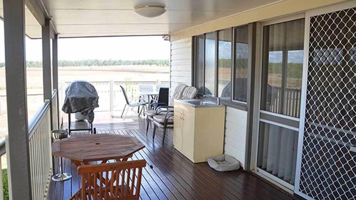Kingaroy Apartment | Lee Farm Stay Cottages