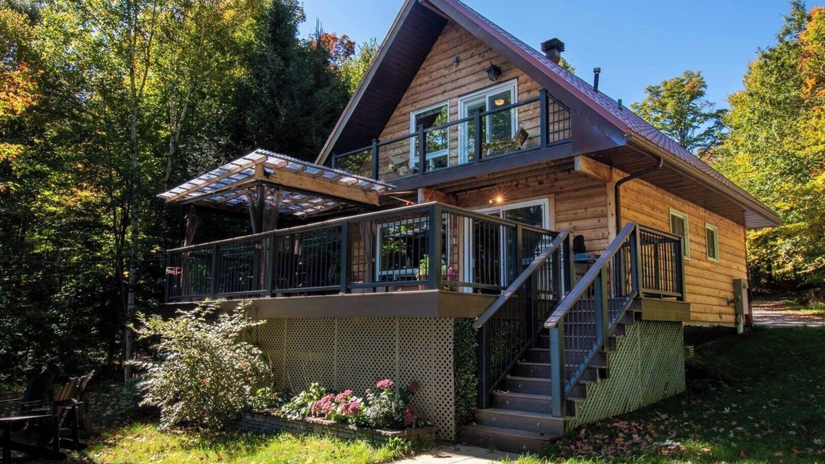 Nipissing Cottage | Lee's Lakeside Lair - Three Bedroom Cottage, Sleeps 6