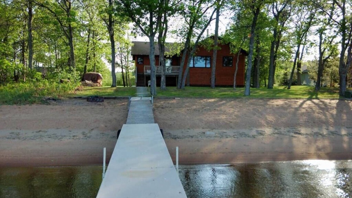 Walker House | Leech Lake Perfect Sand Beach, Flat, Boat Lift, Dock, Kayak, Paddleboat, Garage