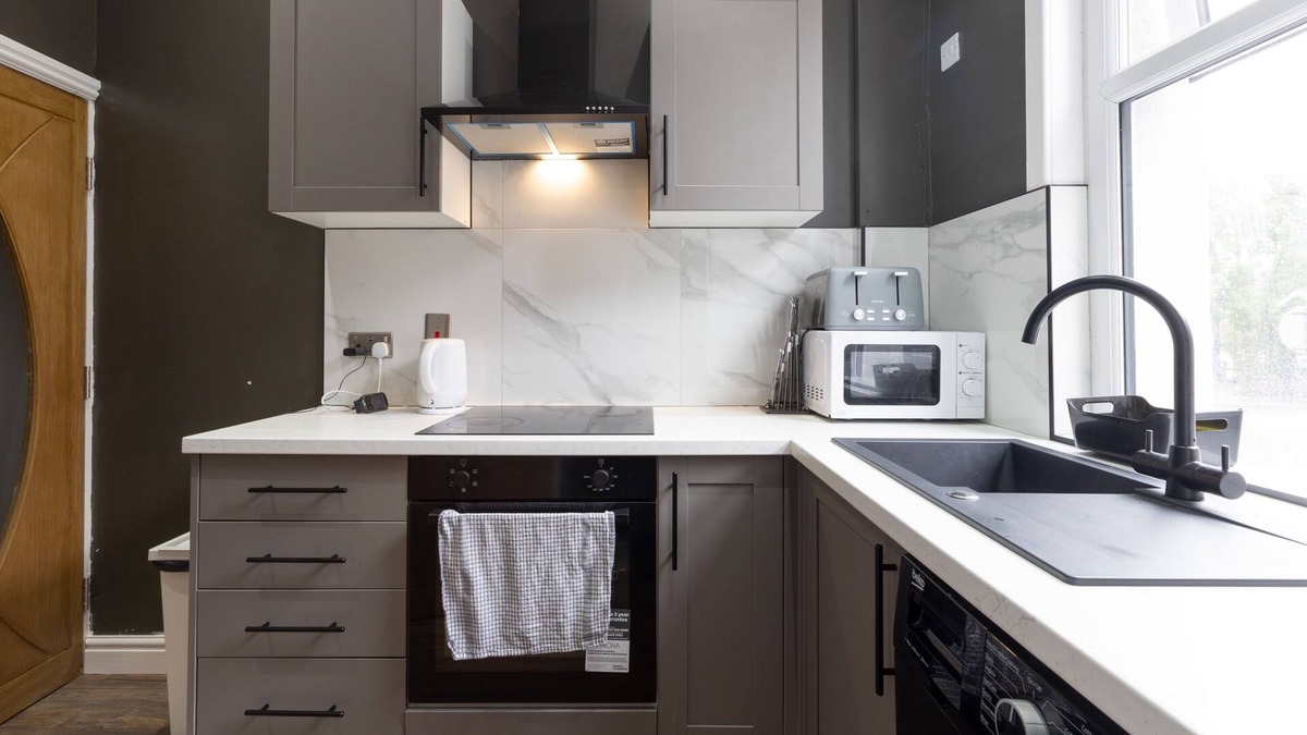 Harehills House | Leeds Retreat - 4BR House, Sleeps 10