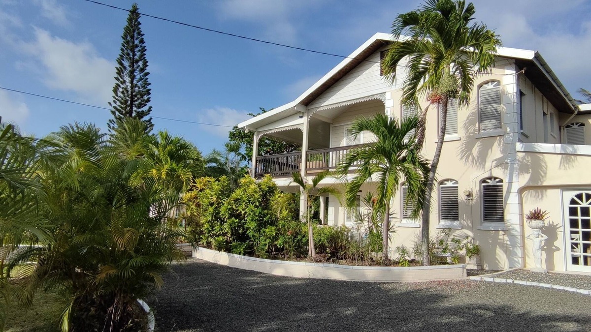 Bonne Terre Villa | Leela House & Garden Cottage - Great Ocean and Sunset Views