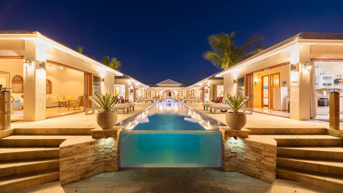 Leeward Settlement Villa | Leeward Jewel Villa- 7 Bedrooms - Waterfront Villa -10 mins from beach