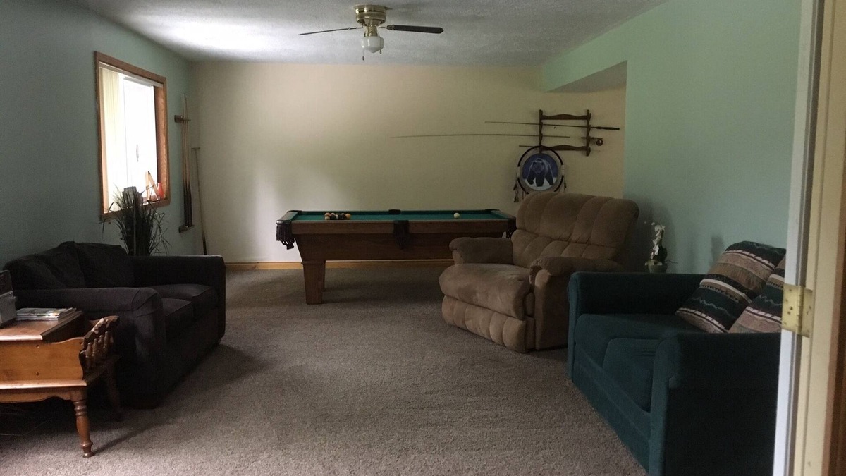 Hillman House | Left side Pet friendly, 1 hr away from Mackinaw Island, 25 min to Ocqueoc falls