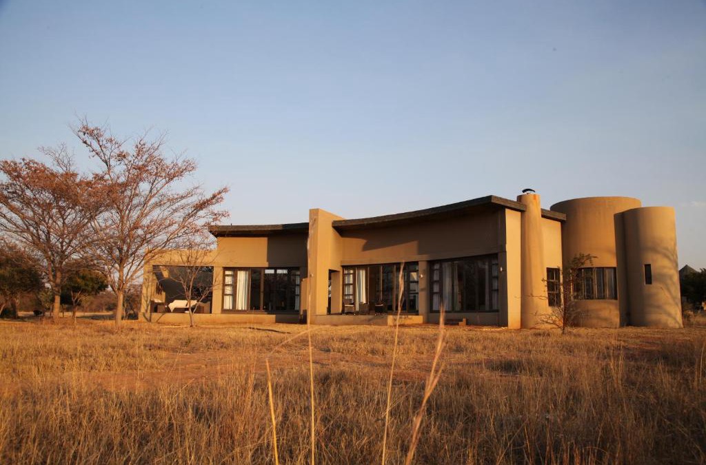 Mookgopong Cabin | Legend Golf and Safari Resort