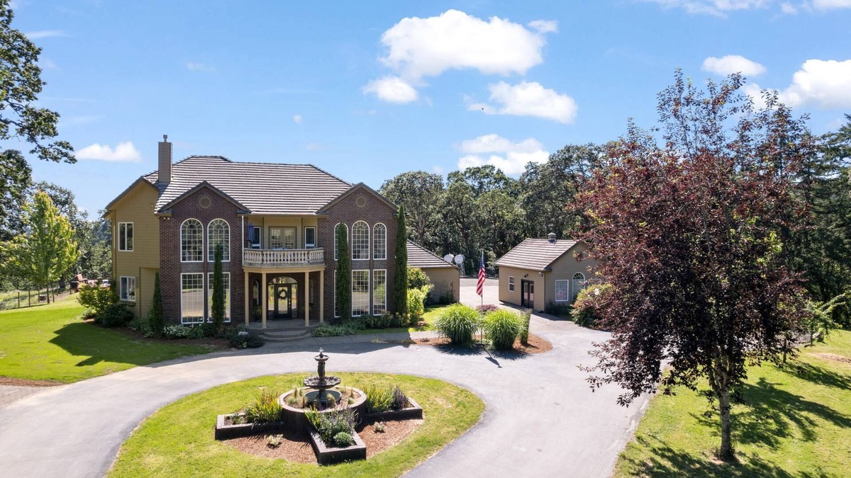 Polk County House | Legendary Escape w/Countless Amenities, Pool, Hot Tub, Billiards, Ping Pong, & More on 82 Acres