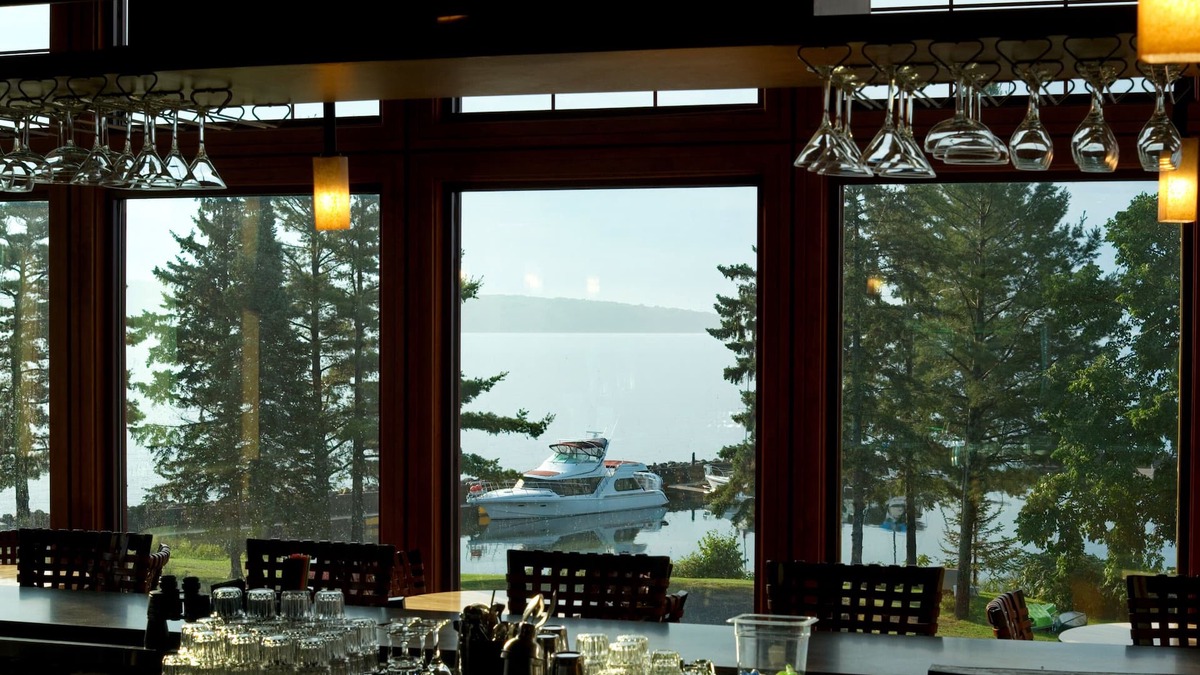 Red Cliff Hotel | Legendary Waters Resort & Casino