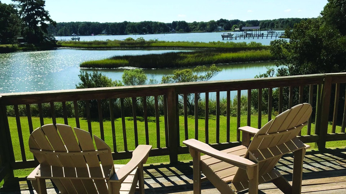 Port Haywood House | Leia's Folly, Mid-Century Modern Waterfront Retreat on the water w/kayaks & R2D2