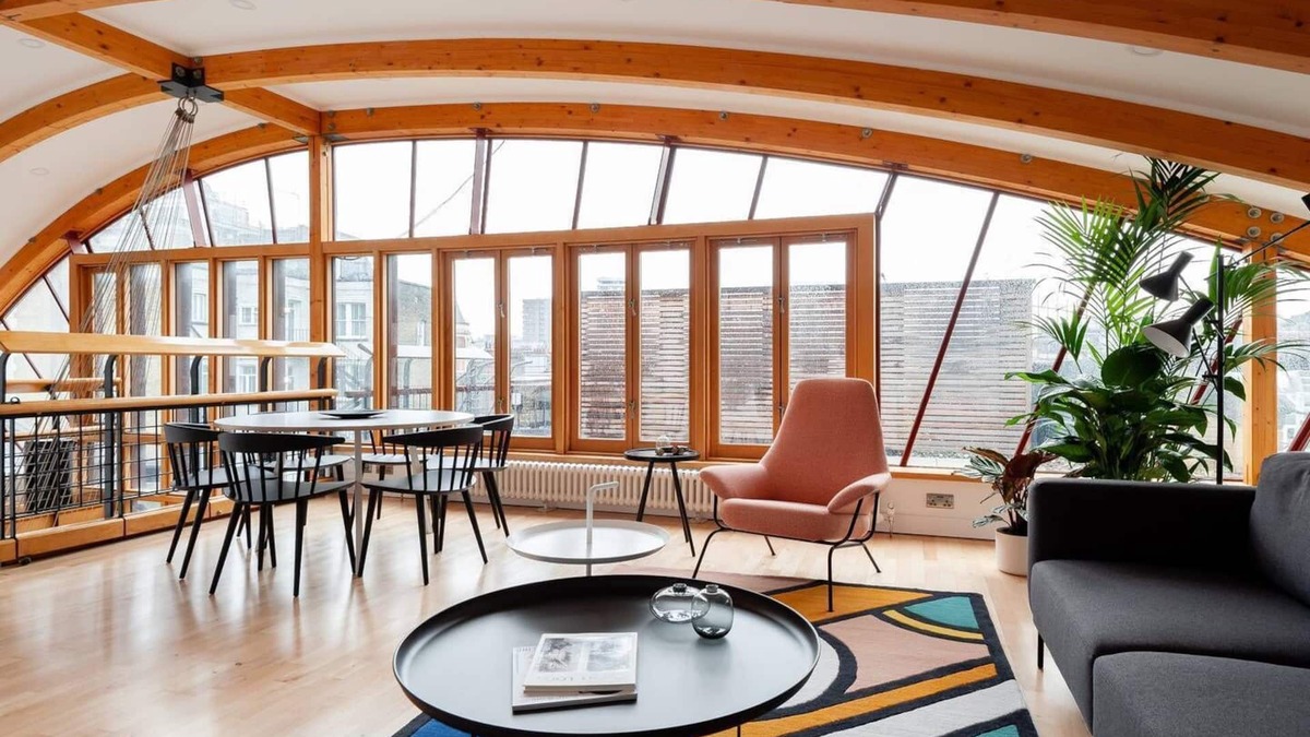 Chinatown Apartment | Leicester Square 3BR Penthouse w/Terrace