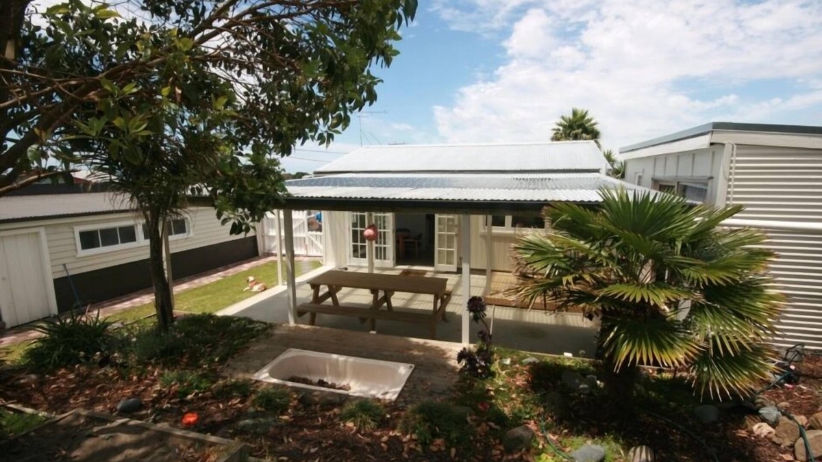 Leigh House | Leigh Family Bach - Your perfect spot for a family getaway in the heart of Leigh