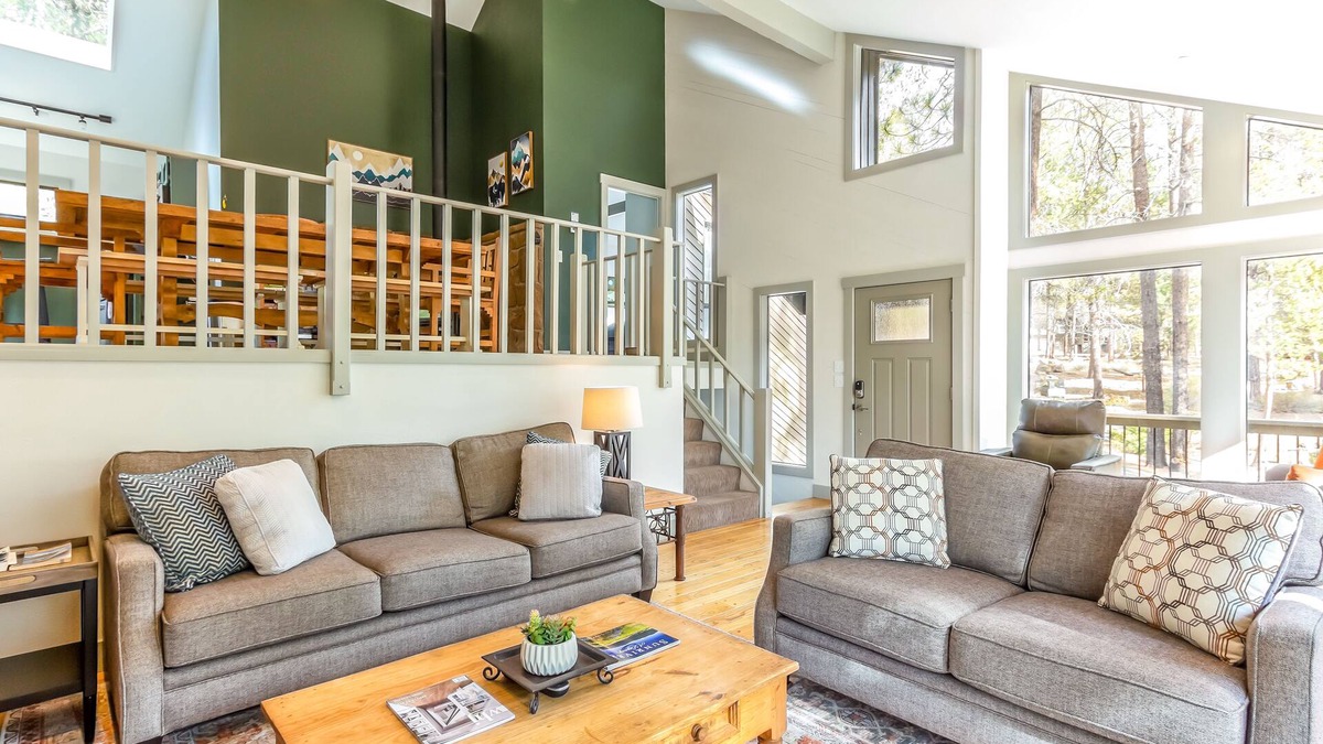 Overlook Park House | LEIS03 - Beautiful, Modern Home, Fireplace, Hot Tub, Bike