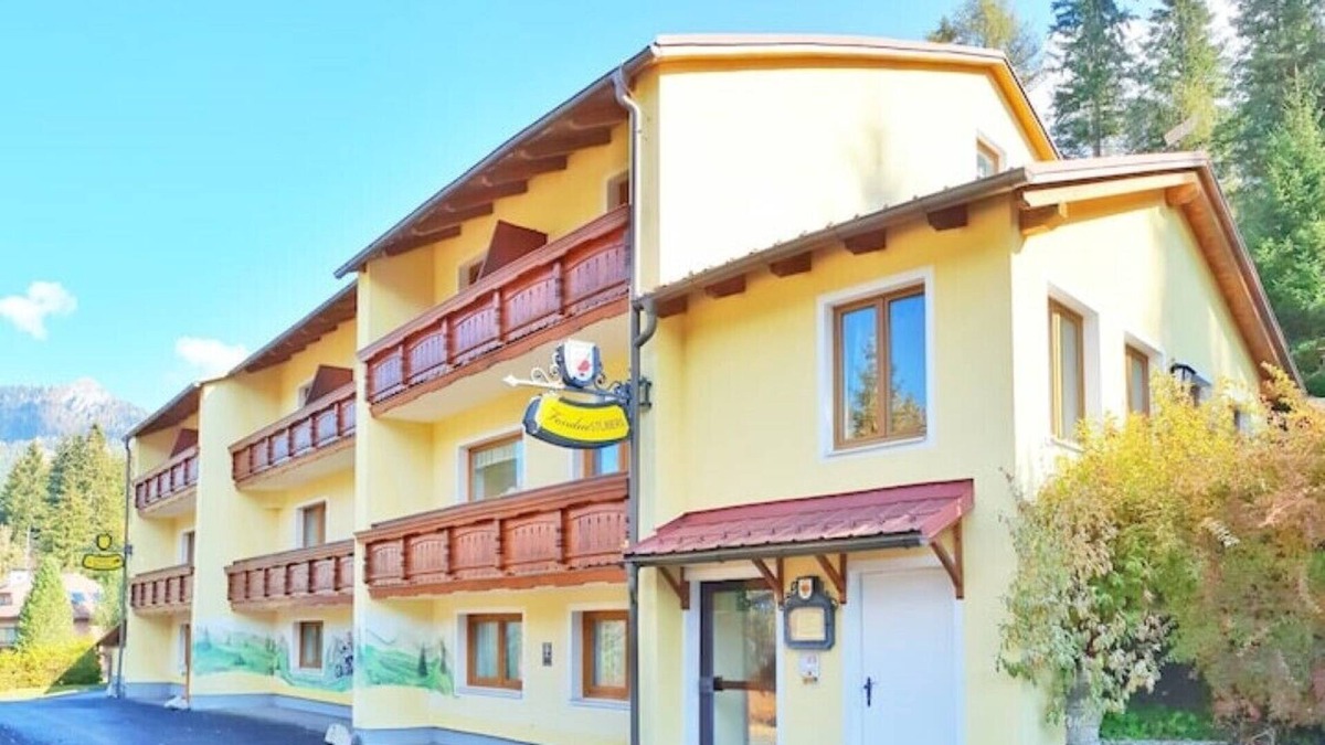 Wels House | Leisure - 18 bedroom self catering Panorama