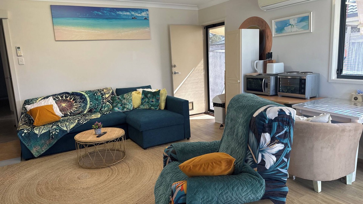 Eli Waters Apartment | Leisure by the Lakes- 5 mins drive to major shopping, beaches and hospitals