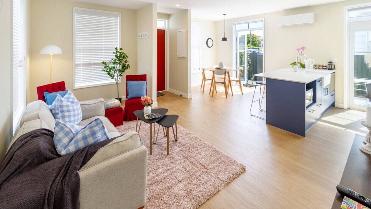 Sydenham House | Leitch Cottage with carpark