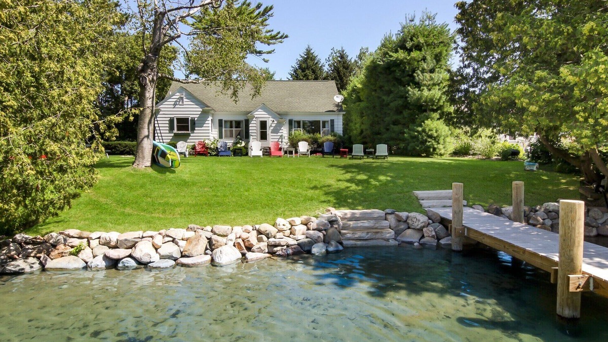 Leland House | Leland Village River Front Beauty ~ Peaceful Neighborhood ~ Swim Off The Dock!