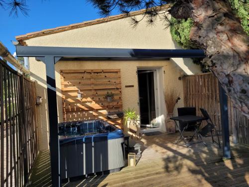 Malves-en-Minervois Bed & Breakfast | LeMasBlanc, Chambre d'hôtes & jacuzzi privé, au calme, 15min de Carcassonne