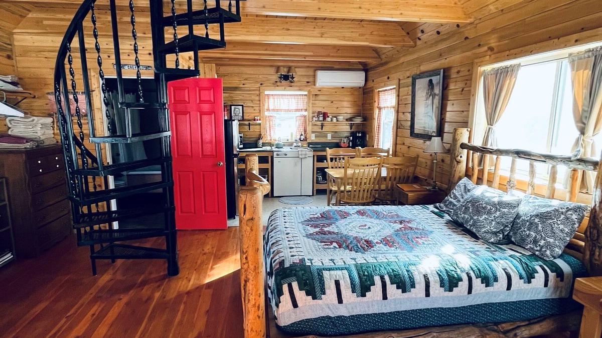Salmon Cabin | Lemhi Shoshone Cabin, Greyhouse Vacation Rentals