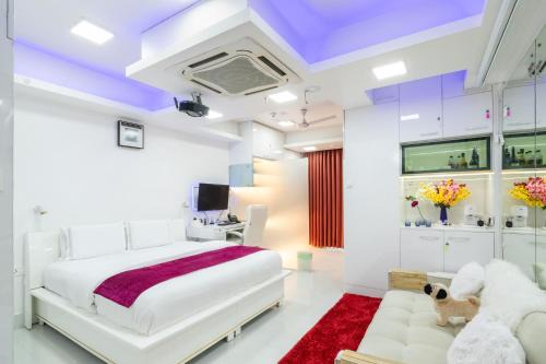 Gurugram Apartment | LeModCasa Pearl house, Smart luxurious comfort