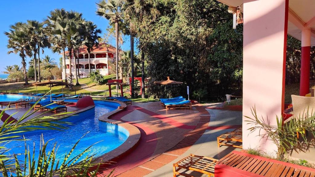 Kerr Serign Resort | Lemon Creek Hotel Resort