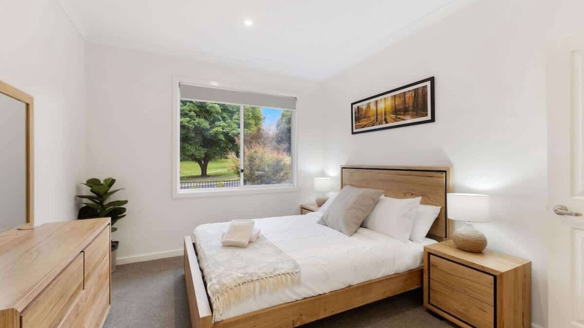 Myrtleford House | Lemon & Myrtle Cottage - Stunning and Cosy