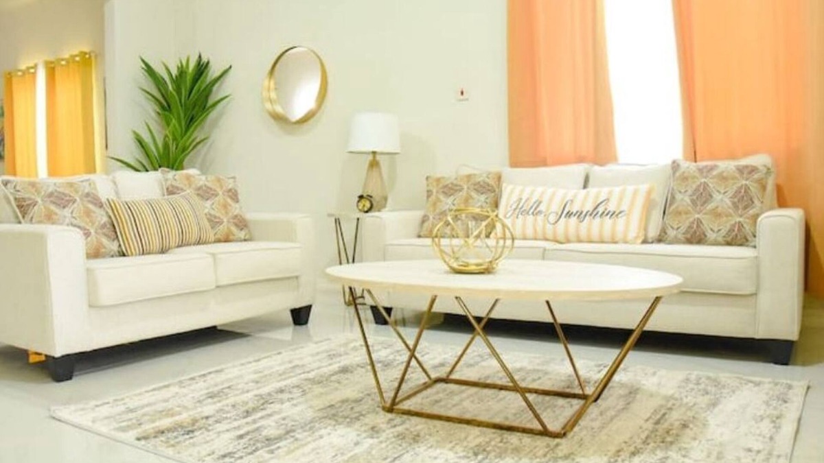 Little London House | LEMONADE, Option of Daily Breakfast, Beach Access