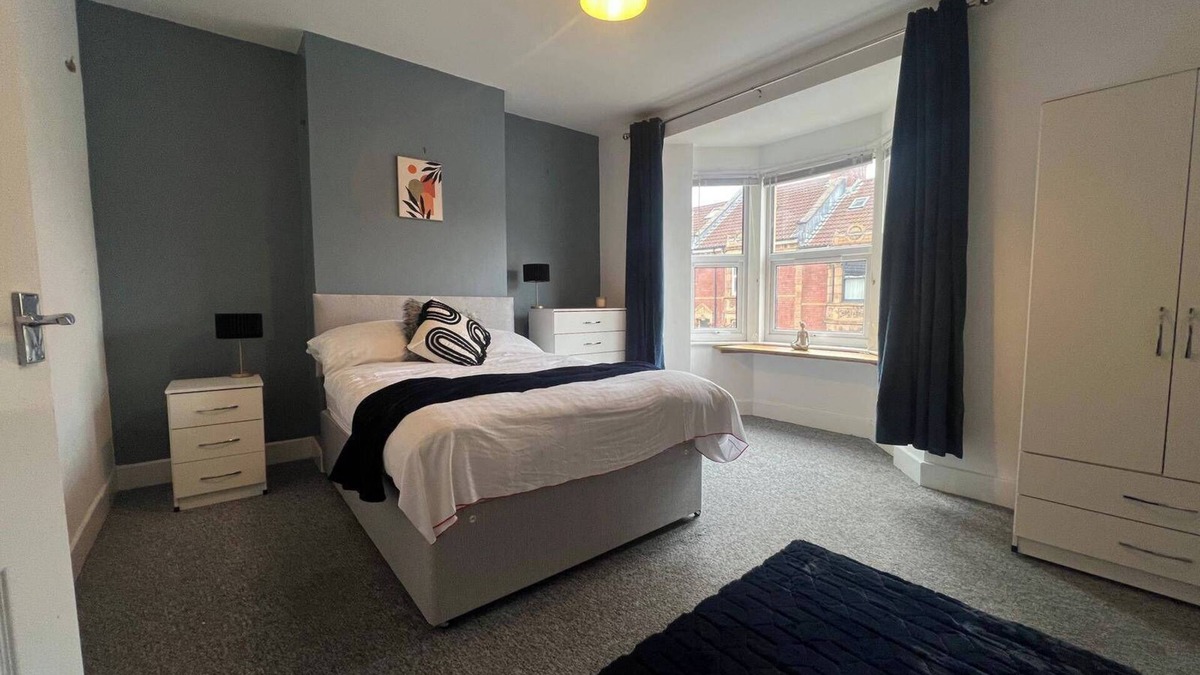 Easton House | Lena St - 3 Bedroom House - Sleeps 6 - WiFi