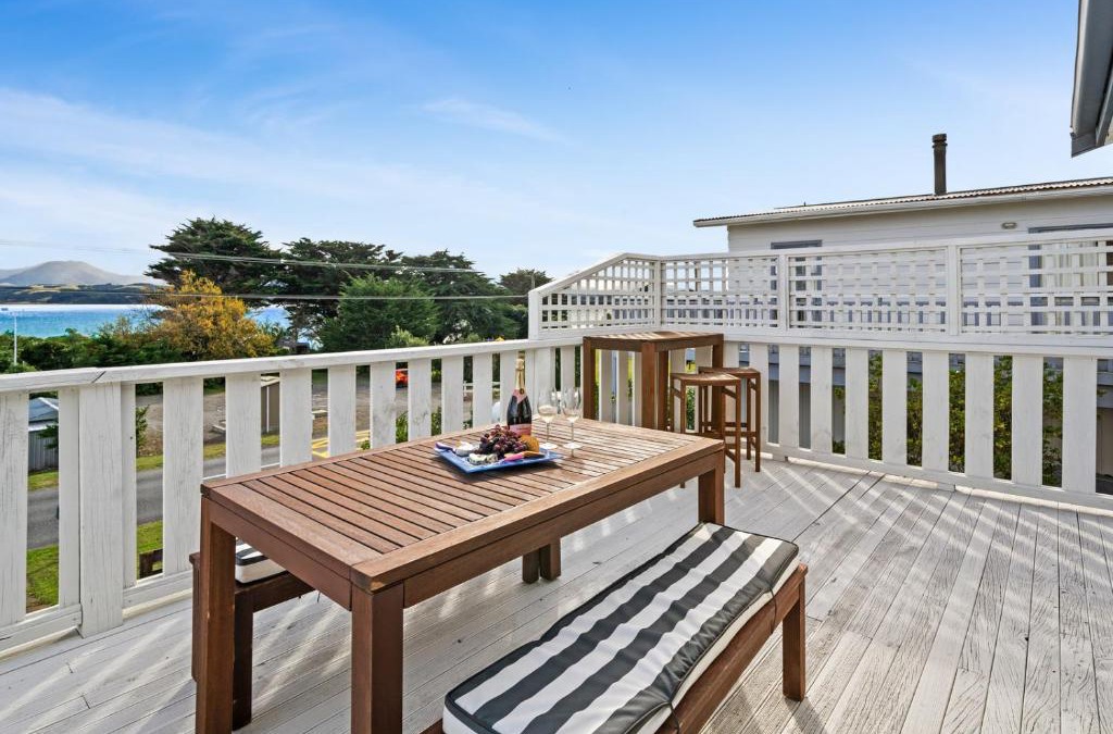 Palliser Bay House | Lendale Bach - Lake Ferry Holiday Home