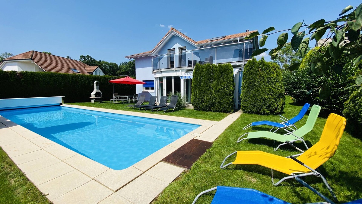 Dottikon Villa | Leon's Holiday Homes: Villa 1
