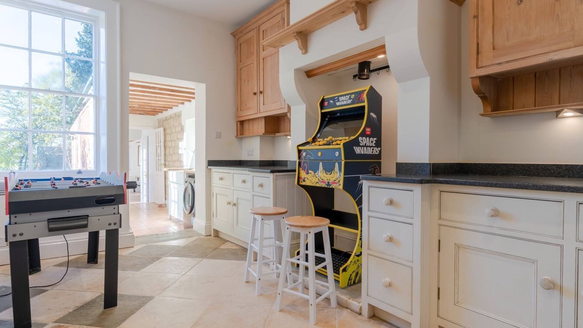 Stonehouse House | Leonard Stanley House, nr Stroud - sleeps 18 guests in 9 bedrooms