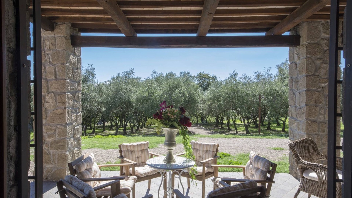 Montefiascone Apartment | Leonardo house, ground floor of a farmhouse, private patio, two and a half rooms
