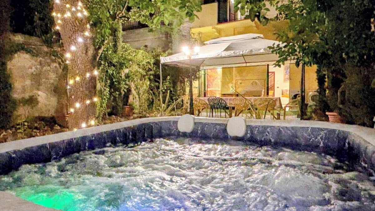 Pisa City Centre House | Leonardo House Pisa Garden Center Whirlpool Pool