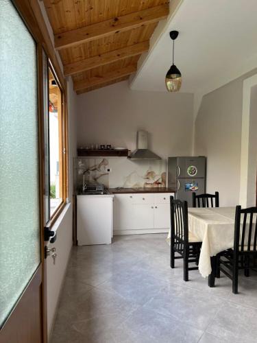 Borsh Apartment | Leone Guesthouses