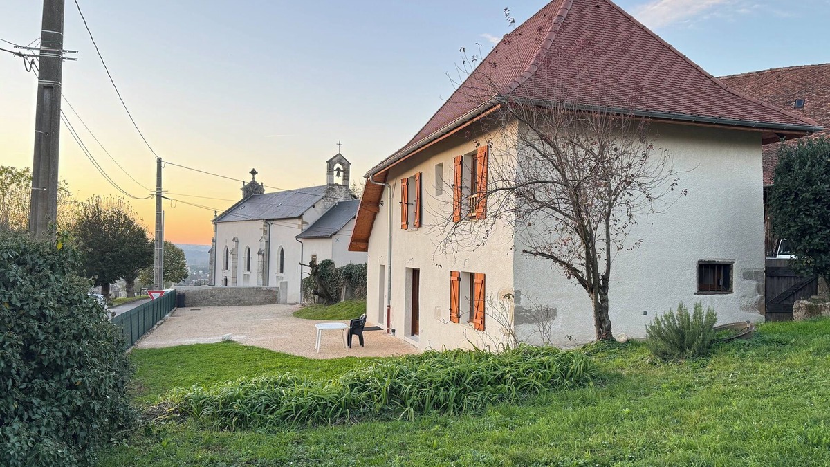 Saint-Genix-sur-Guiers House | Leonora country house
