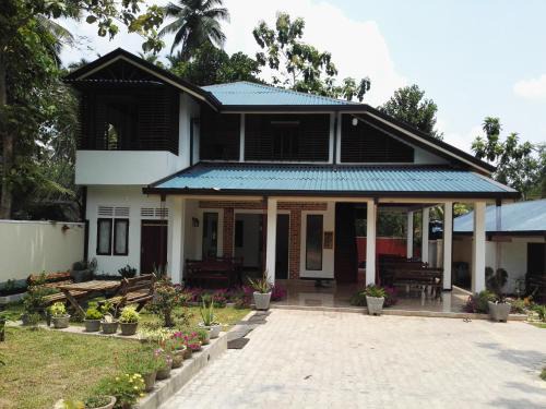 Divulapitiya Hotel | Leopard Rock Family Rest
