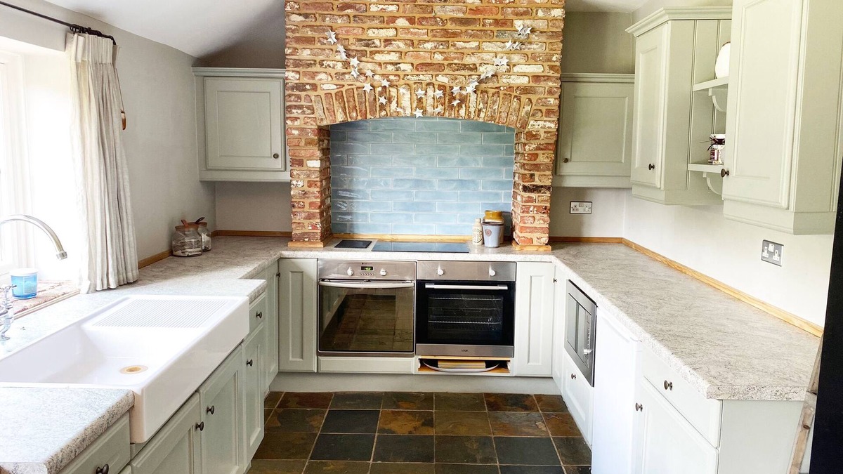 Lincoln Cottage | Leos Holiday Cottage - stylish cottage, sleeps 10. Pet friendly.