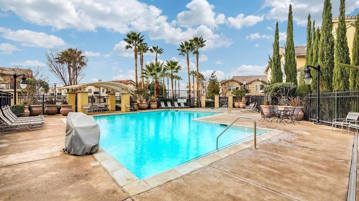 North Natomas House | LePark YELLOW with Pool & Spa Next to Downtown Golden One Airport
