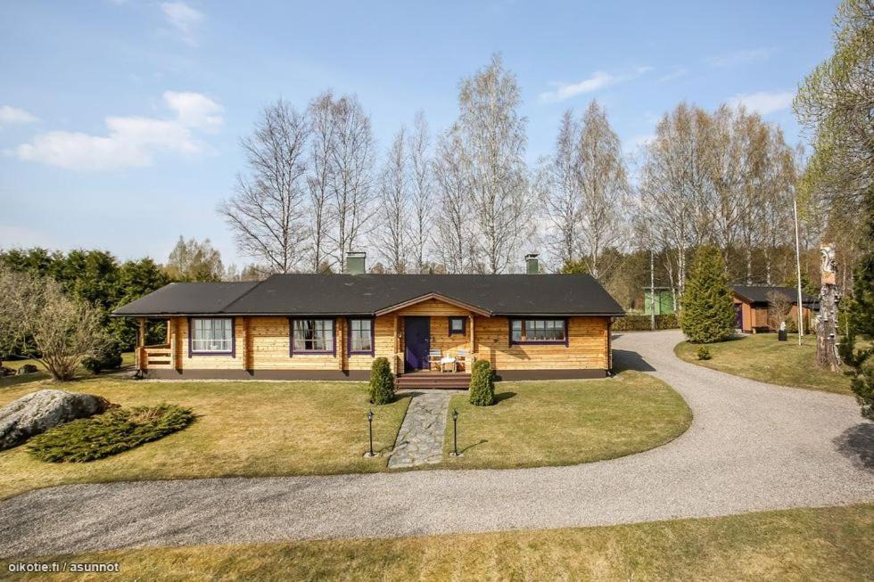 Kuhmoinen Villa | Leppaniemi
