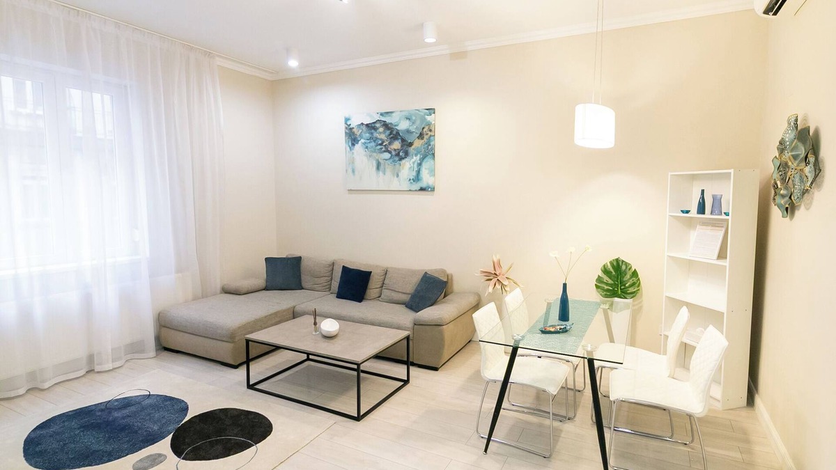 Rozsadomb Apartment | Lerissa Buda apartment in superb Budapest near Castle District with WiFi, AC