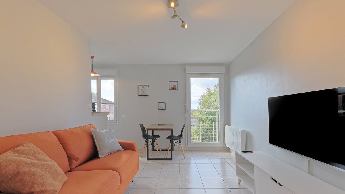 Valenciennes Apartment | Les 6 rois - Studio Apartment, Sleeps 2