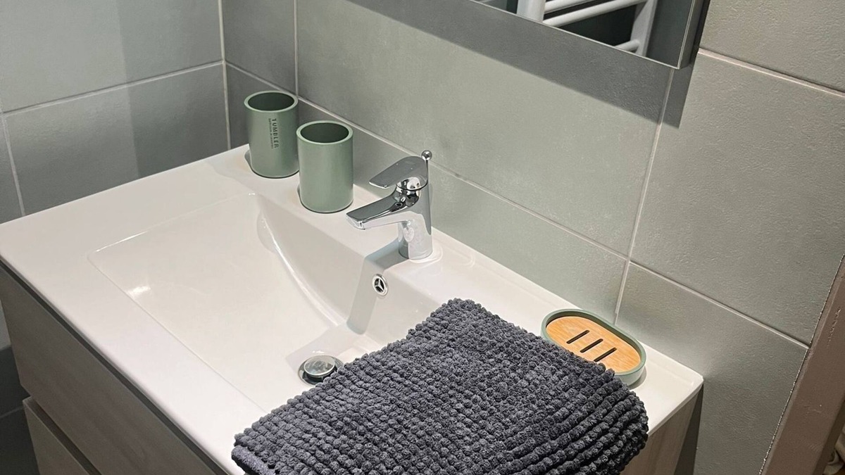 Sauveterre-de-Bearn Apartment | Les Anges Béarnais apartment, located in a medieval village