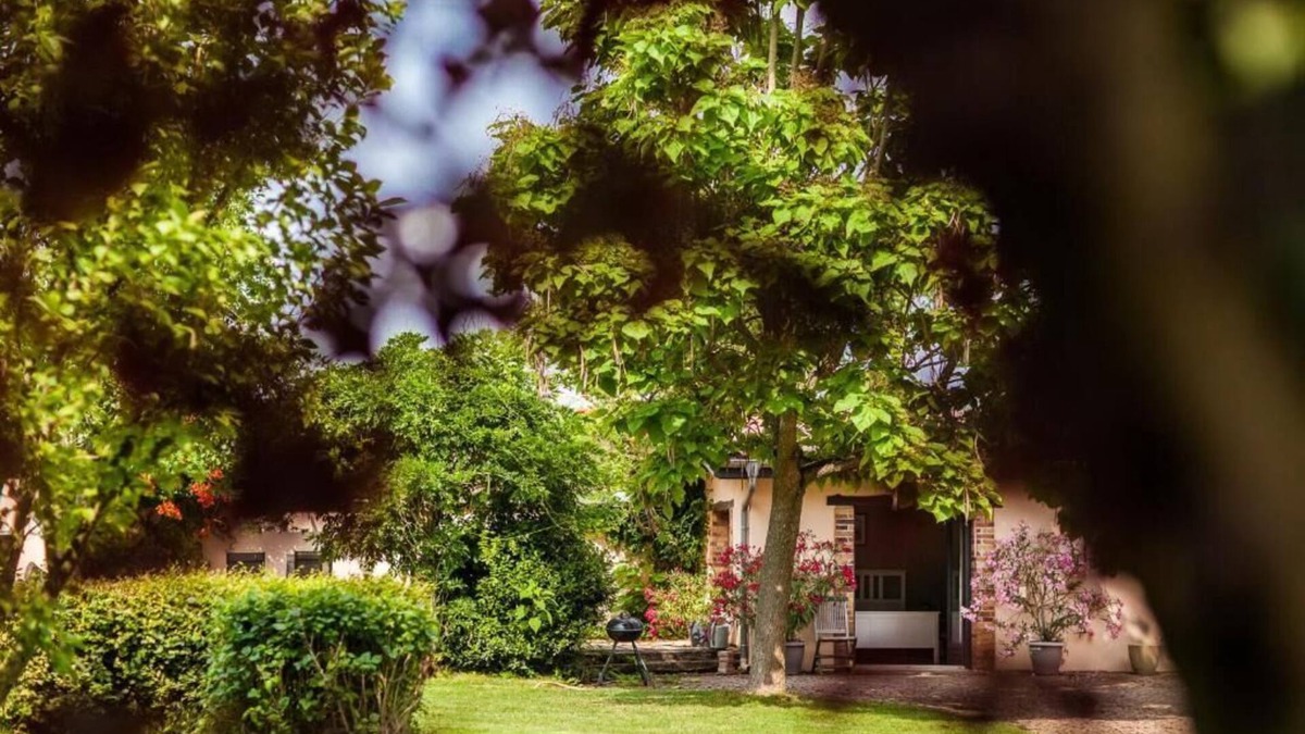 Saint-Jean-de-Thurigneux Bed & Breakfast | Les Barelles Chambres Dhôtes