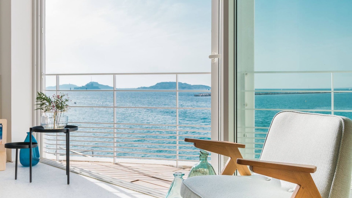 Le Pharo Hotel | Les Bords de Mer - Fontenille Collection