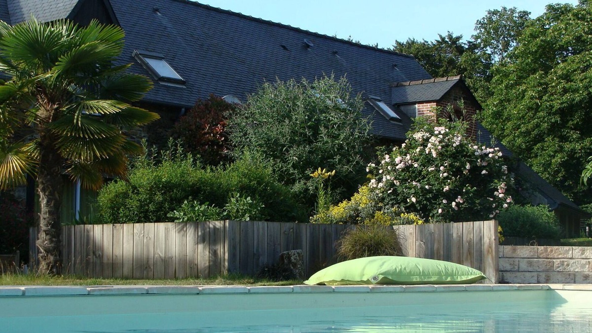 Lamballe House | Les Cavaliers, character gîte with swimming pool, 20 minutes from the seaside