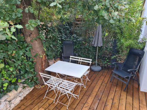 Sommieres Apartment | Les chênes verts