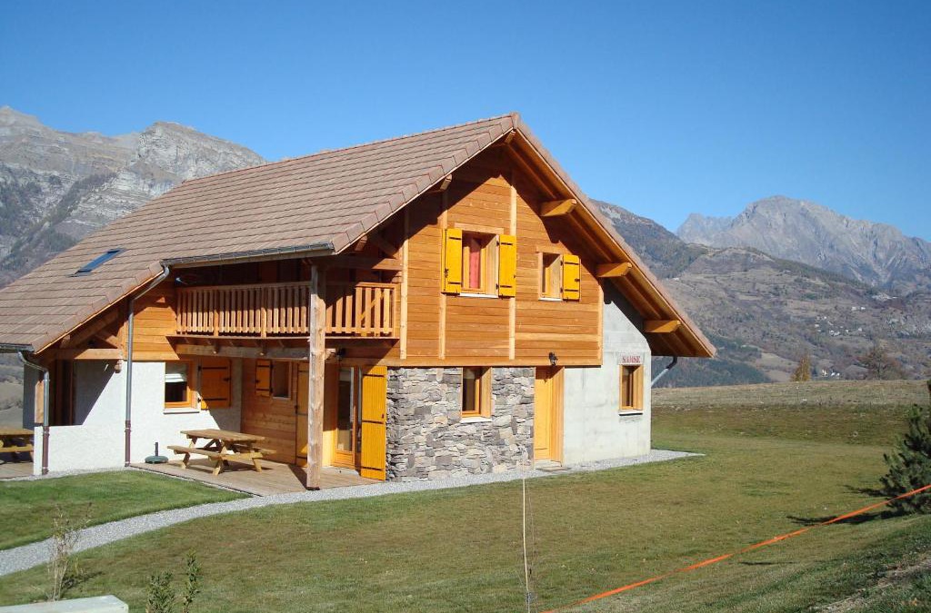Saint-Leger-les-Melezes Ski Chalet | Les Chalets du Choumeau