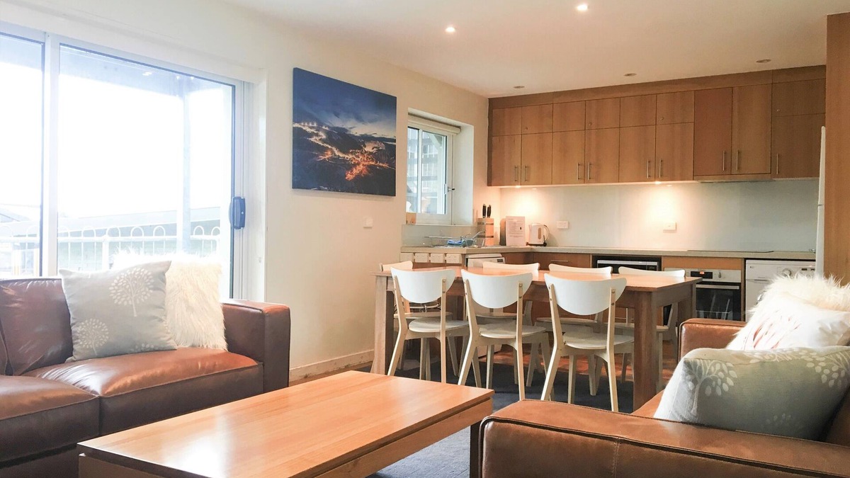 Falls Creek Apartment | Les Chalets 5 - fabulous apartment next to Halley's Comet chairlift