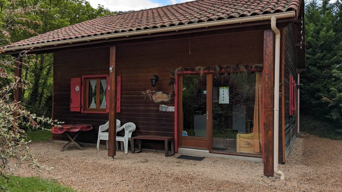 Saint-Floret Ski Chalet | Les chalets de La vigne grande, LE CHAMAROUXLocated in a peaceful green setting