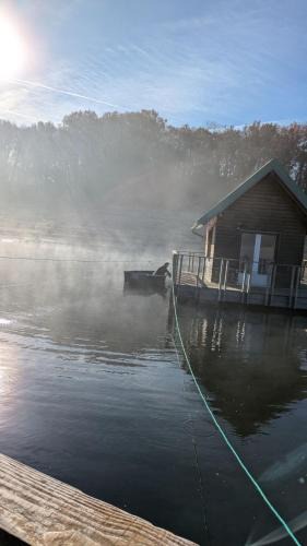 Saint-Gerons Ski Chalet | Les chalets flottants de Capucine