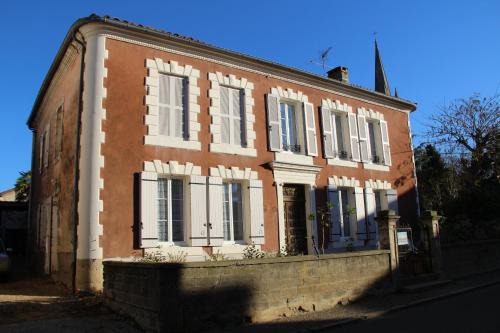 Poyanne Bed & Breakfast | Les Chambres d'Eugénie